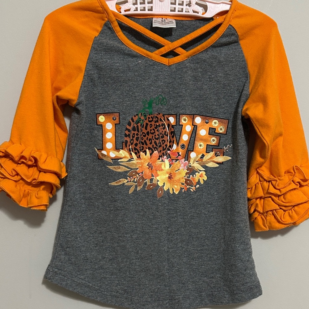 Orange & Gray Kids sz M Shirt w/ Love Graphic 3/4 sleeves w/ ruffle at the ends🎃